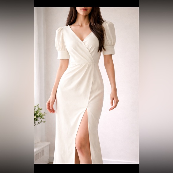 Elegant Ivory Maxi Dress with Puff Sleeves - Picture 2 of 7